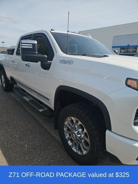 Used 2024 Chevrolet Silverado 2500 High Country w/ High Country Premium Package AWD/4WD image 7