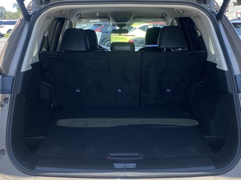 Certified 2025 Nissan Rogue SV AWD/4WD image 13