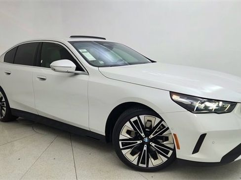 Used 2025 BMW 530i image 1