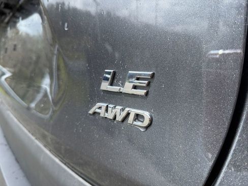 Used 2021 Toyota RAV4 LE image 31