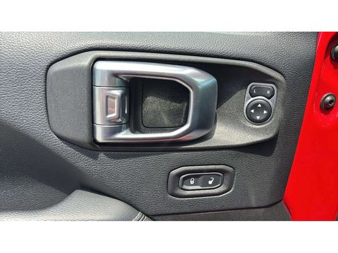 Used 2019 Jeep Wrangler Unlimited Sahara w/ Uconnect 4C Nav & Sound Group AWD/4WD image 20