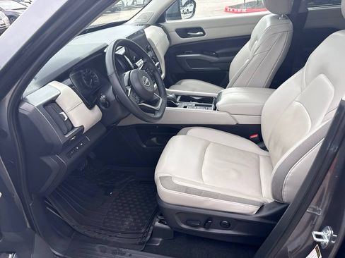 Used 2022 Nissan Pathfinder SL w/ SL Premium Package FWD image 17