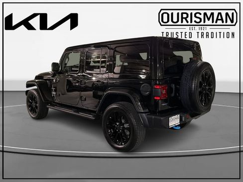 Used 2024 Jeep Wrangler Unlimited Sahara AWD/4WD image 3