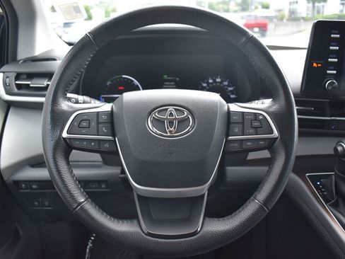 Certified 2023 Toyota Sienna XLE AWD/4WD image 9