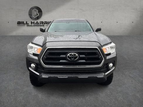 Used 2022 Toyota Tacoma SR5 AWD/4WD image 2