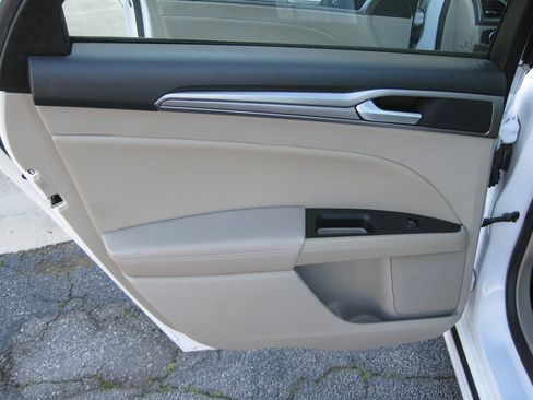 Used 2020 Ford Fusion SE image 24