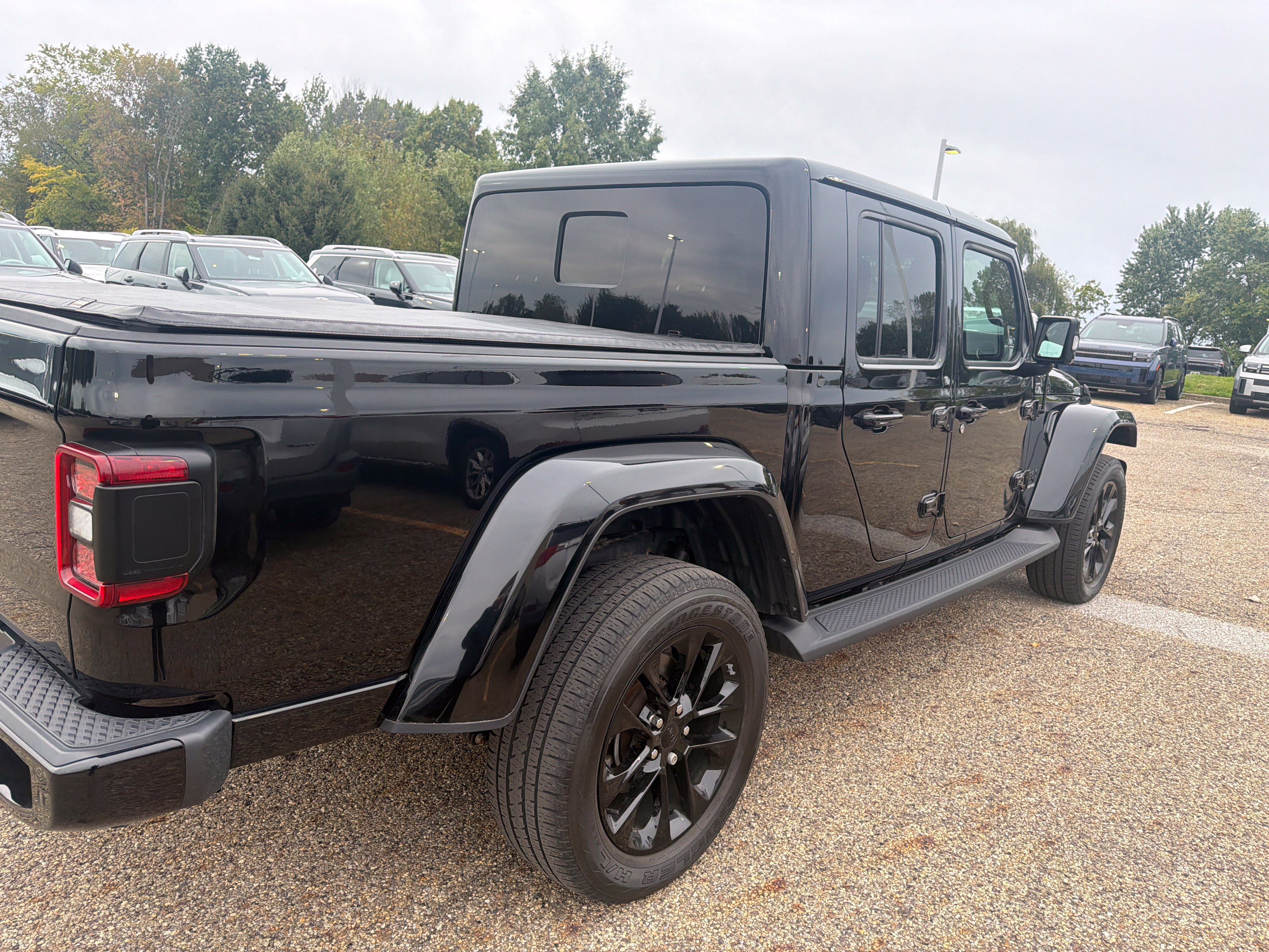 Used 2022 Jeep Gladiator Overland AWD/4WD image 7