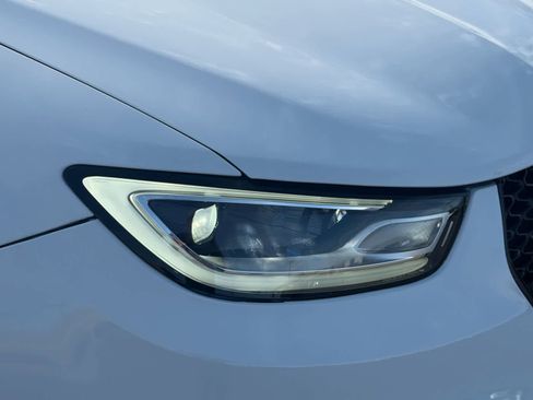 Used 2025 Chrysler Pacifica Limited image 8