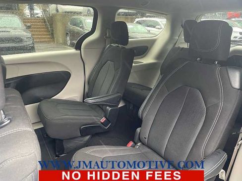 Used 2023 Chrysler Voyager LX FWD image 3