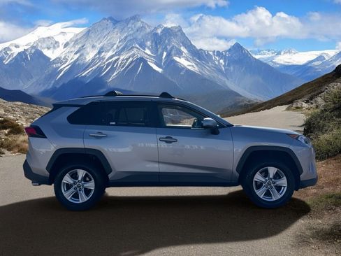 Used 2019 Toyota RAV4 XLE AWD/4WD image 6