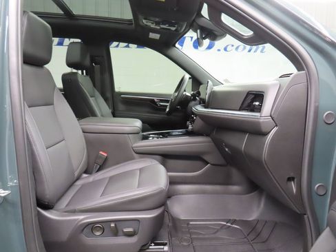 Used 2026 Chevrolet Tahoe Z71 w/ Comfort Package AWD/4WD image 41