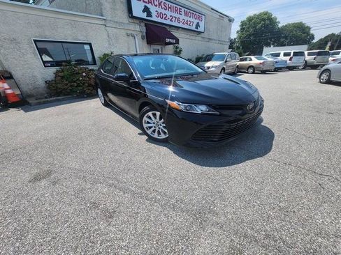 Used 2020 Toyota Camry LE w/ Convenience Package FWD image 1