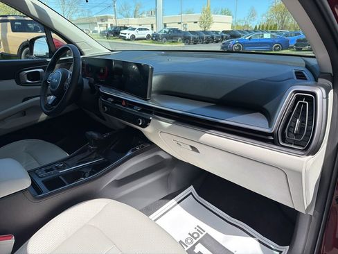 Used 2025 Kia Sorento S AWD/4WD image 12