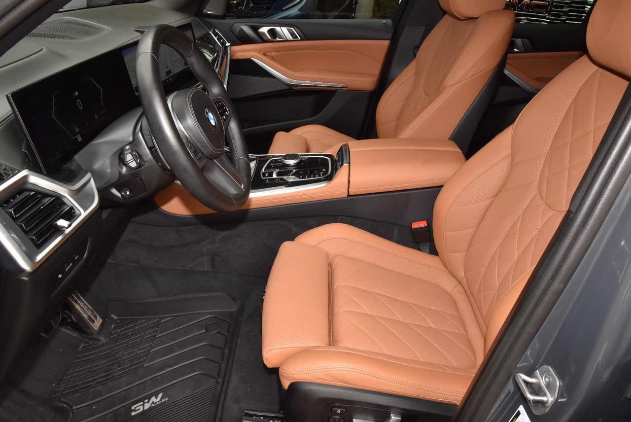 Used 2025 BMW X5 xDrive40i w/ M Sport Package AWD/4WD image 13