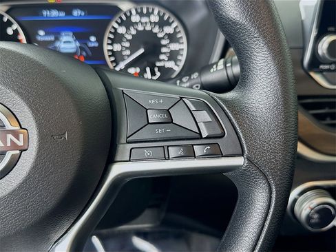 Used 2024 Nissan Altima 2.5 SV image 19