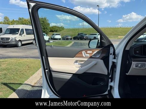 Used 2026 Mercedes-Benz GLS 450 4MATIC image 12