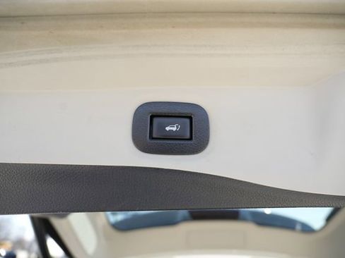 Used 2018 Nissan Rogue SV w/ Premium Package AWD/4WD image 16