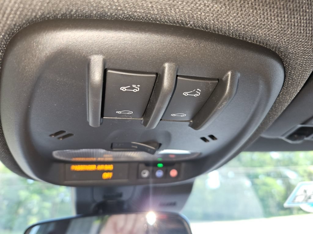 Used 2024 Chevrolet Trax RS w/ Sunroof Package FWD image 20