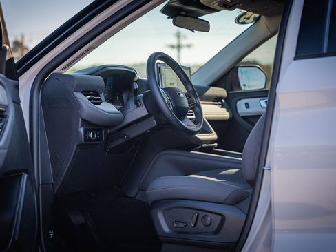 Certified 2025 Ford Explorer Active image 19