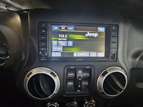 Used 2016 Jeep Wrangler Unlimited Sahara w/ Dual Top Group AWD/4WD image 30