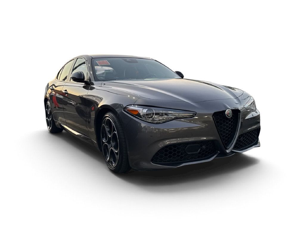 Used 2022 Alfa Romeo Giulia Veloce RWD image 25