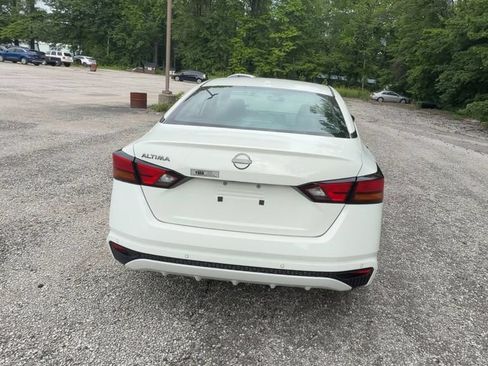 Used 2025 Nissan Altima 2.5 SV FWD image 7