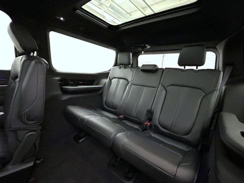 New 2026 Jeep Grand Wagoneer Summit image 21