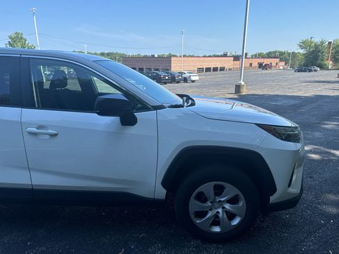 Used 2025 Toyota RAV4 LE AWD/4WD image 12