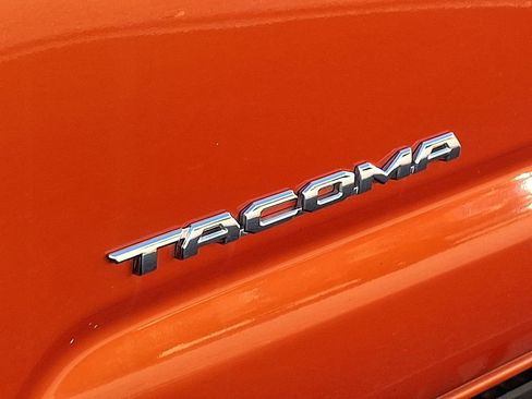 Used 2016 Toyota Tacoma TRD Sport w/ Towing Package image 32