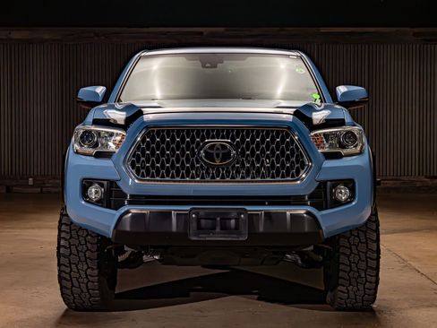Used 2019 Toyota Tacoma TRD Off-Road w/ TRD Premium Off Road Package AWD/4WD image 2