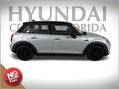 Used 2019 MINI Cooper 4-Door Hardtop image 2