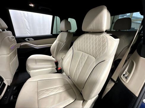 Used 2021 BMW X7 M50i image 9