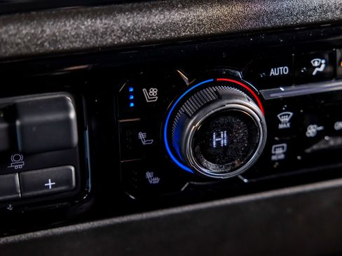 Used 2024 Chevrolet Silverado 2500 ZR2 w/ Technology Package image 15