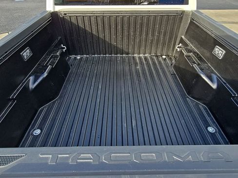 Used 2025 Toyota Tacoma TRD Off-Road AWD/4WD image 26