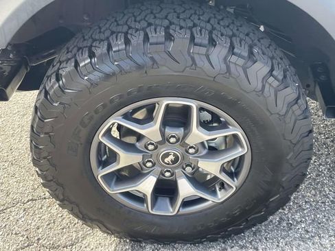 Used 2025 Ford Bronco Badlands image 11