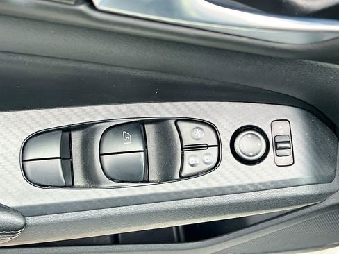 Used 2025 Nissan Altima 2.5 SV image 19