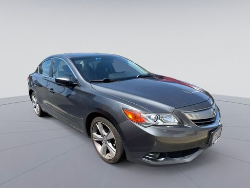 Used 2013 Acura ILX w/ Technology Package FWD image 4