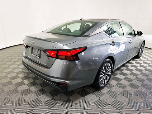 Used 2024 Nissan Altima 2.5 SV FWD image 3