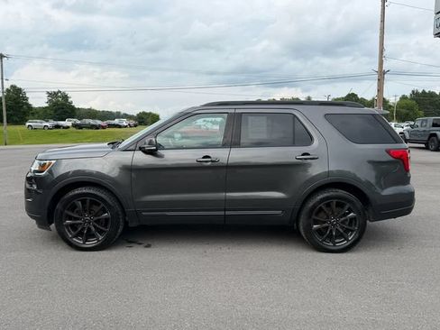 Used 2019 Ford Explorer XLT w/ Equipment Group 202A AWD/4WD image 2