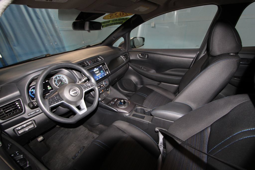 Used 2025 Nissan Leaf S FWD image 2