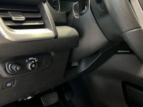 Used 2023 GMC Terrain SLE w/ Driver Convenience Package AWD/4WD image 10