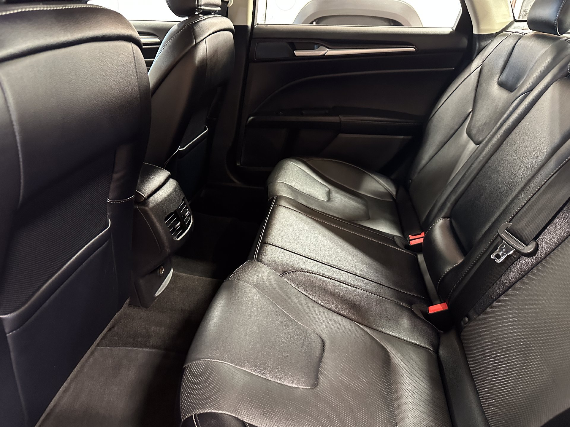 Used 2018 Ford Fusion Titanium AWD/4WD image 15