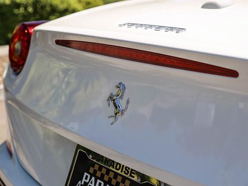 Used 2015 Ferrari California T RWD image 15