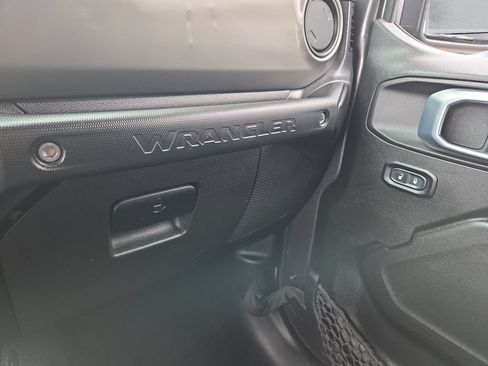 Used 2022 Jeep Wrangler Unlimited Sport AWD/4WD image 10