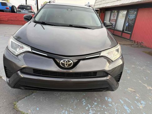Used 2017 Toyota RAV4 LE FWD image 9