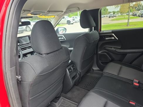 Used 2024 Mitsubishi Outlander ES FWD image 11