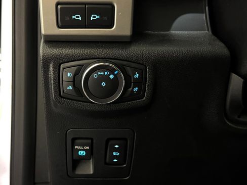 Used 2018 Ford F150 Lariat w/ Equipment Group 502A Luxury AWD/4WD image 8