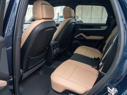 New 2026 Porsche Cayenne image 22