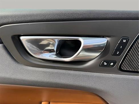 Used 2019 Volvo XC60 T5 Inscription w/ Protection Package FWD image 28
