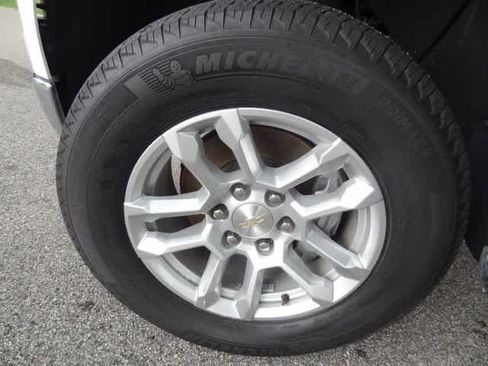 Used 2022 Chevrolet Silverado 1500 LT AWD/4WD image 15